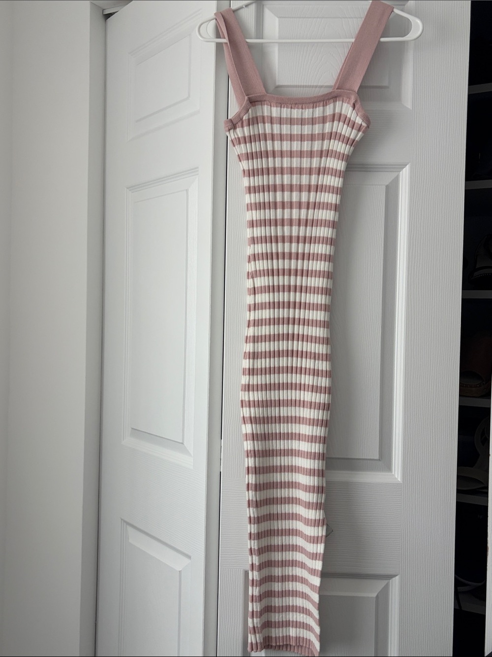 Sleeveless Ribbed Maxi Dress in Dusty Pink & White